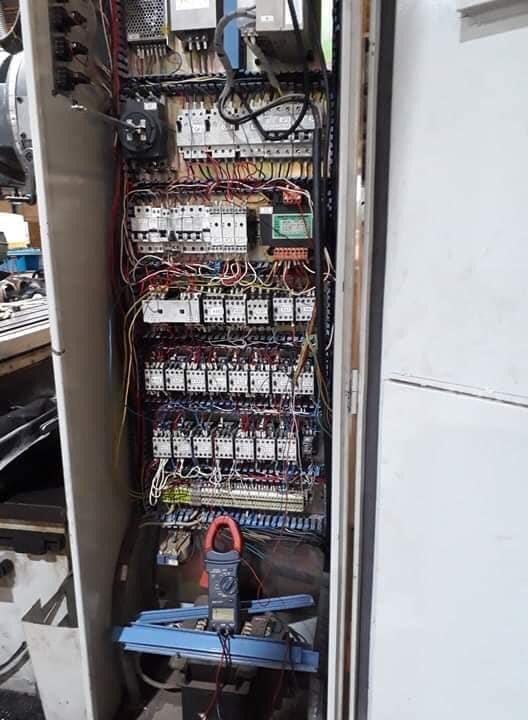 Câblage d'une armoire électrique industrielle
