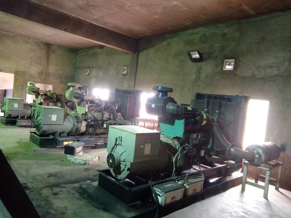 Groupes électrogènes préparés pour synchronisation en atelier