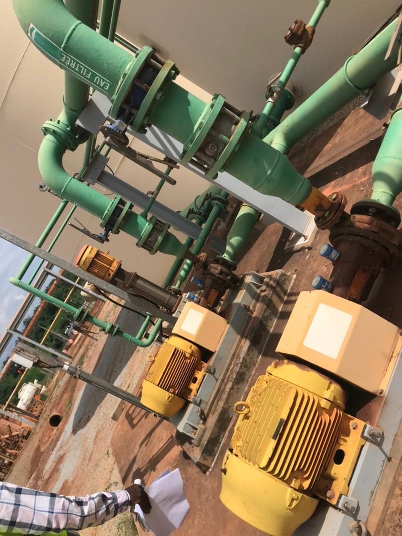 Installation de pompes de traitement d'eau usée sur site minier